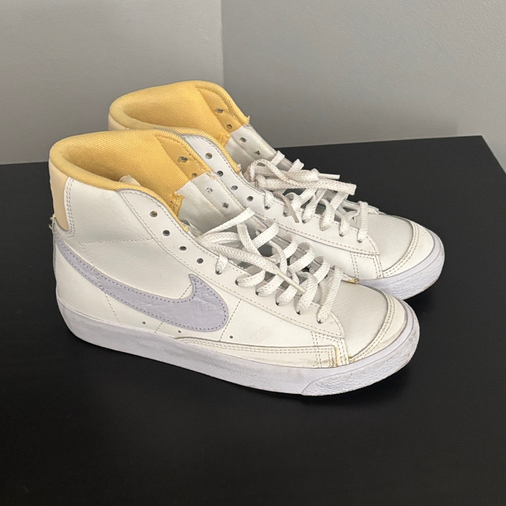 Nike White High-Top Sneakers with Yellow Collar and Lilac Swoosh